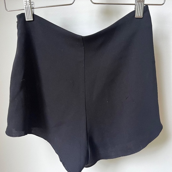 Aritzia Baboon Balck Shorts - Picture 1 of 4